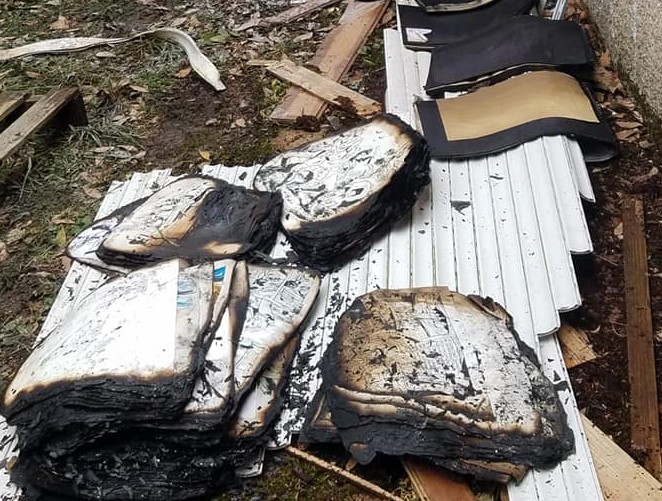 Le dessinateur Jaap de Boer perd ses dessins et ses livres dans l'incendie de sa maison.