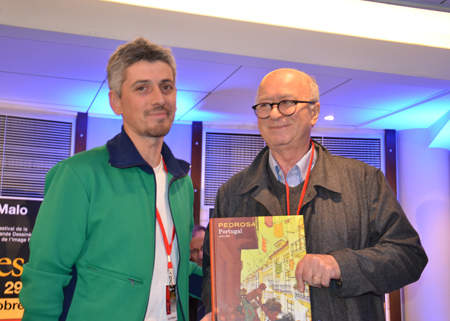 Quai des Bulles 2011 : Pedrosa reçoit le prix du Point pour « Portugal ».