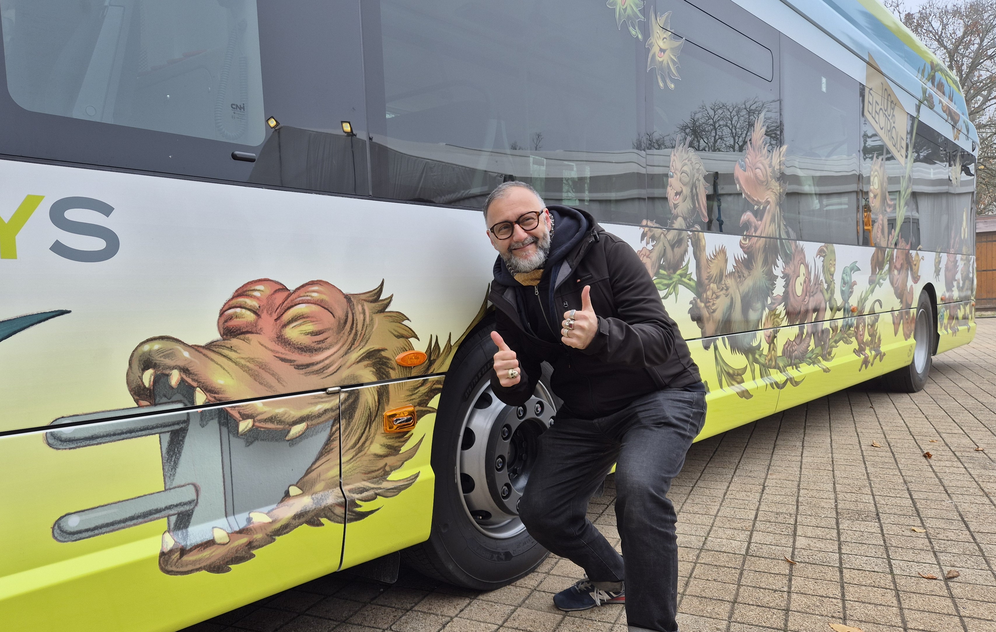 Stan Manoukian et ses monstres envahissent les bus de Blois