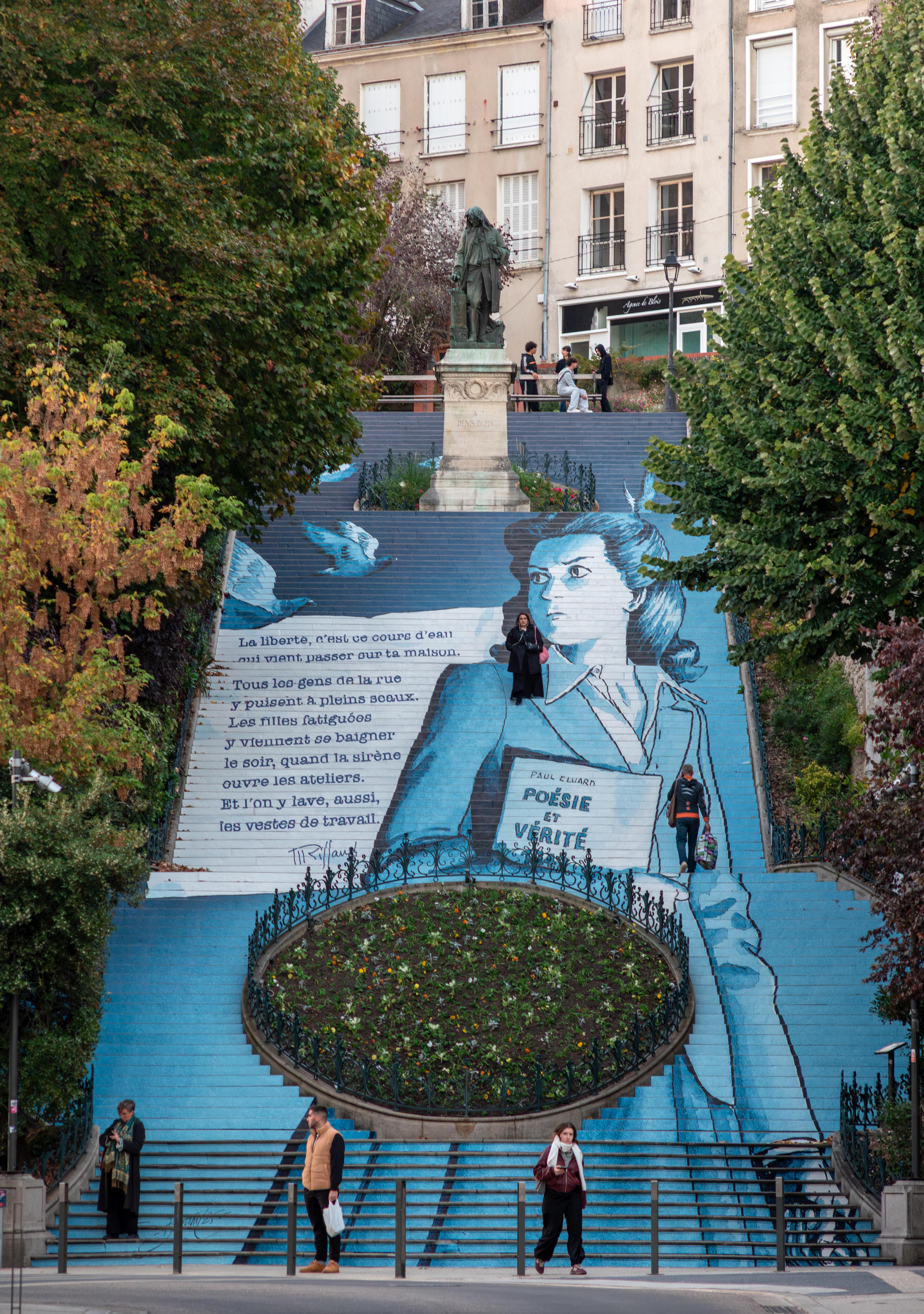 Blois : Madeleine Riffaud à l'honneur sur l'escalier Denis-Papin pour bd BOUM 2025