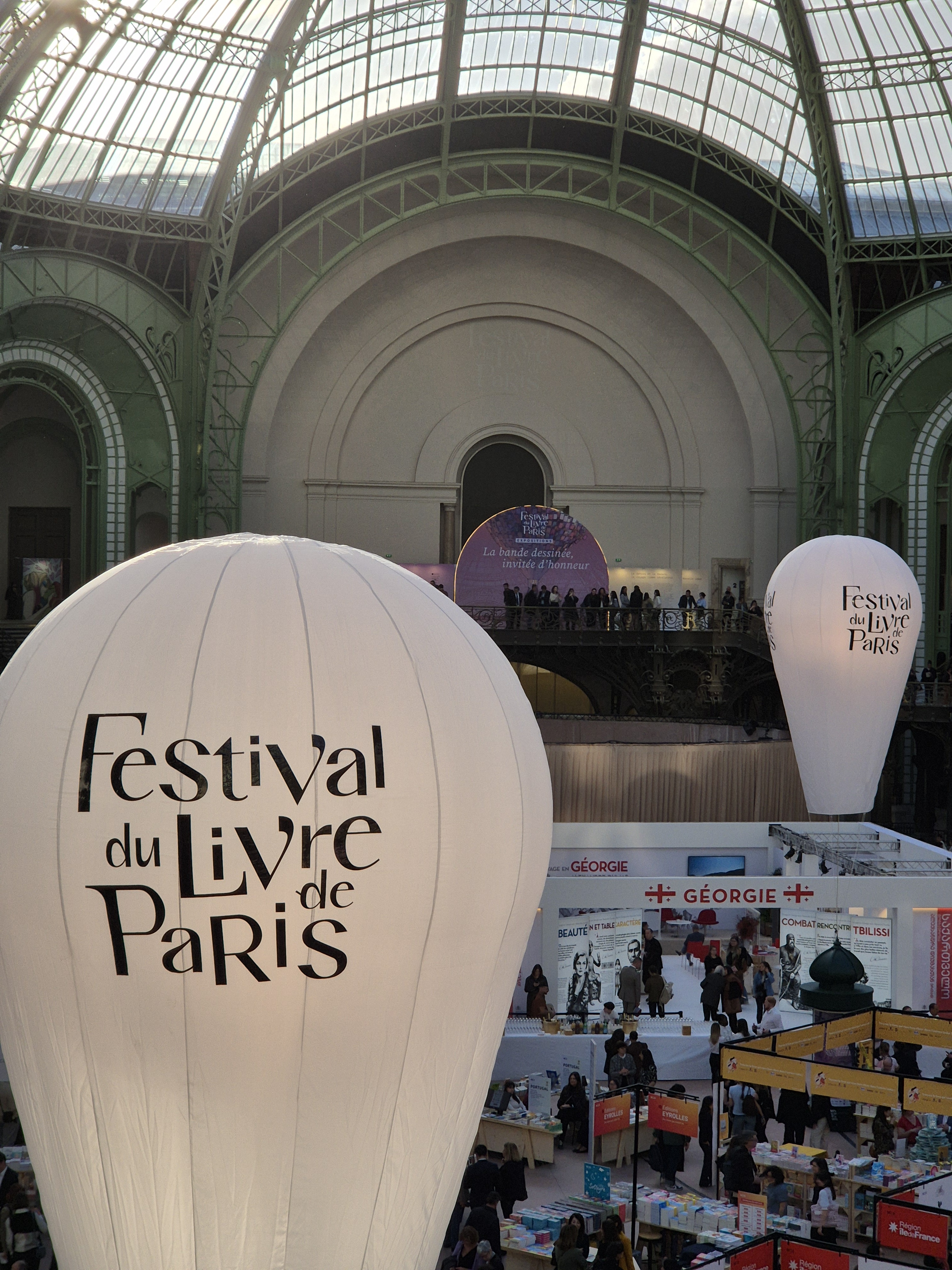 Choses vues au Festival de Paris : le « boxon » Macron