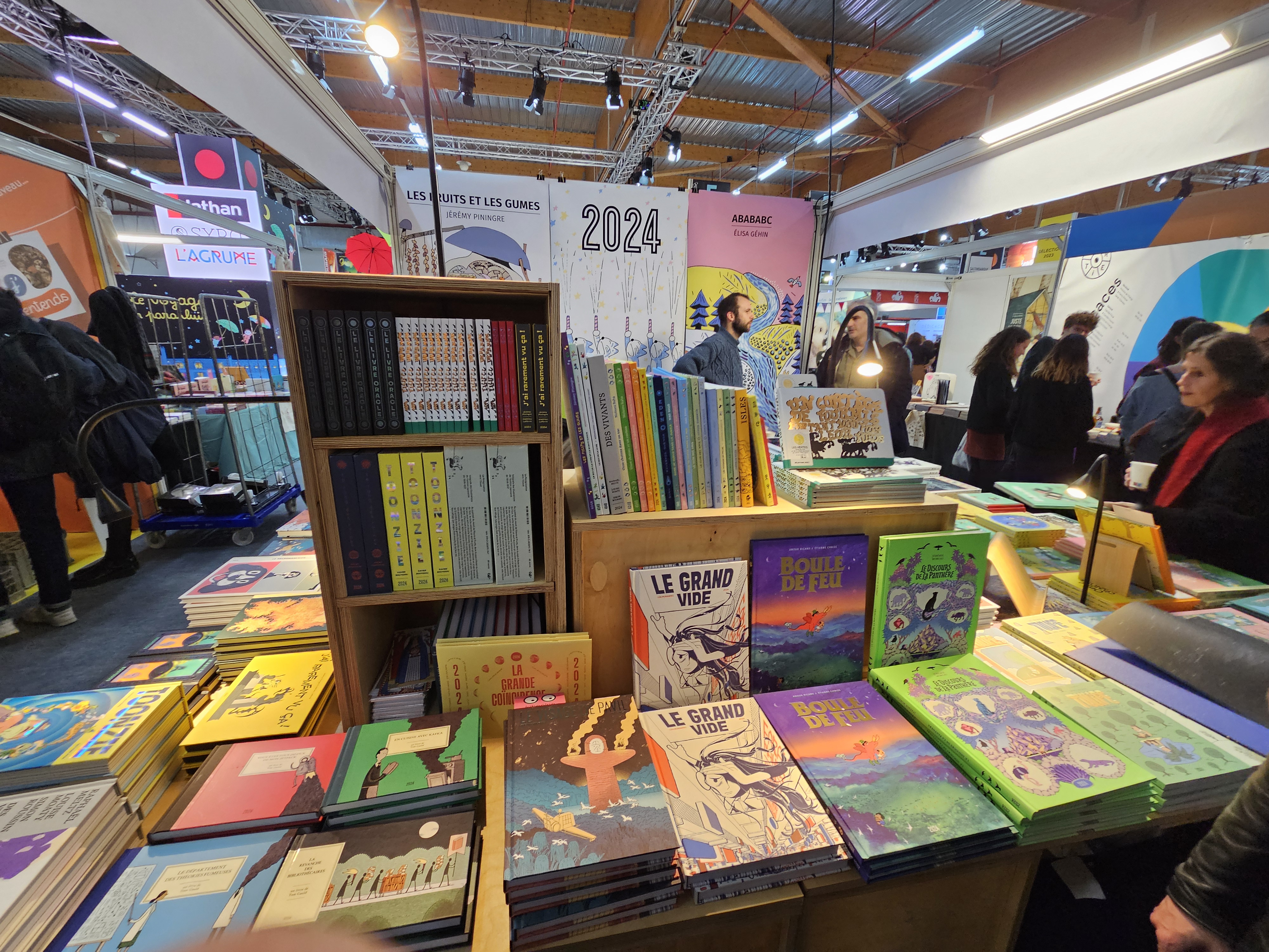 Salon du Livre Jeunesse de Montreuil : inauguration ratée, grève chez Bayard contre l'extrême-droite et Pépite BD pour « Hey, Jo ! » de Marzena Sowa et Geoffray Delinte
