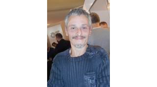 Clarke : « "Réalités obliques" présentent des saynètes qui ne souffrent pas de détour, au contraire de "Dilemma" qui multiplie les chemins de traverse »