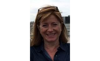 Valérie Constant détaille le contenu de l'exposition "L'Art de la Couverture" au CBBD