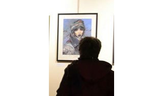 Le bleu d'Enki Bilal illumine le festival BD de Semur-en-Auxois