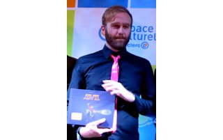 Philippe Valette reçoit le Prix Landerneau 2017 pour « Jean Doux et le mystère de la disquette molle »