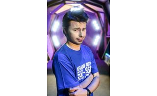 Laurent Queyssi ("Section Infini") : " J'aborde la SF avec une sérieuse envie de tout mettre cul par-dessus tête."