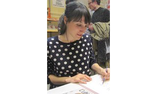 Catherine Meurisse (« Savoir-vivre ou mourir ») : « Le caricaturiste est un lièvre, le bédéiste est une tortue. »