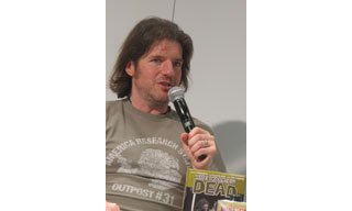 Charlie Adlard (Dessinateur de « Walking Dead ») : « Je suis comme le Spirit, je vis dans un cimetière. »