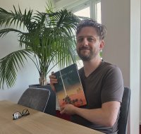 Simon Spruyt (Le Marche-Lune) : « J'aime explorer notre manière de construire des récits pour comprendre le monde. » [INTERVIEW]