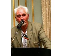 Francis Groux (Président et Fondateur du Festival d'Angoulême) : « On vous propose la plus grande librairie de BD du monde ! »