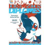Deuxième promotion de l'Académie Brassart Delcourt, armée pour la suite