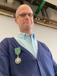 Chris Ware élevé au rang de Chevalier de l'Ordre des Arts et des Lettres au Centre Pompidou