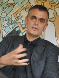 Frédéric Bézian : "En bande dessinée, le ciel bleu, l'herbe verte ne m'intéressent pas !" [VIDÉO]