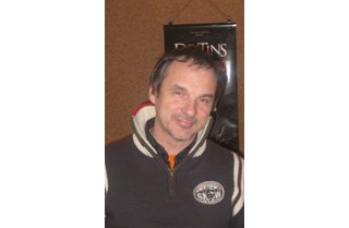 Frank Giroud : « Avec <i>Destins</i>, nous avons bénéficié de l'énergie créative de 13 scénaristes pour dépasser le résultat que l'on aurait atteint de manière individuelle ».