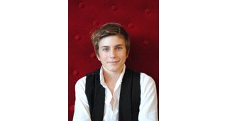 Léo Legrand (<i>Quartier Lointain</i>) : "En revivant son enfance, Thomas comprend pourquoi son père l'a quitté"