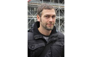 Jens Harder ("Beta...Civilisations") : " Comme Alice, le lecteur voyage dans mes images. Cela n'a rien de scientifique."