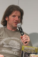Charlie Adlard (Dessinateur de « Walking Dead ») : « Je suis comme le Spirit, je vis dans un cimetière. »