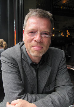 Gilles Ciment reconduit à la direction de la Cité de la BD, mais il n'est pas sorti de l'auberge