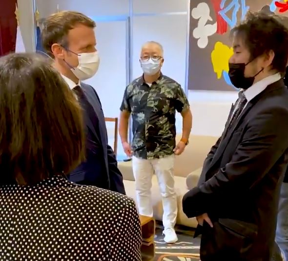 Emmanuel Macron au pays des J.O. et… des mangas