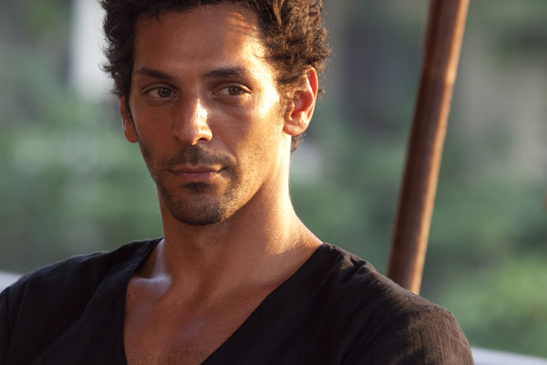 Actualité de Largo Winch : Tomer Sisley rempile pour un troisième film en 2021 tandis qu'une exposition à la Cité de l'économie est consacrée au héros milliardaire à Paris cet automne