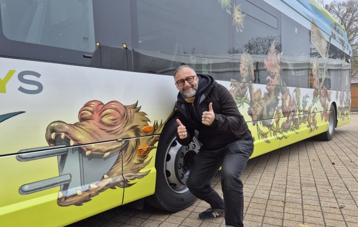 Stan Manoukian et ses monstres envahissent les bus de Blois