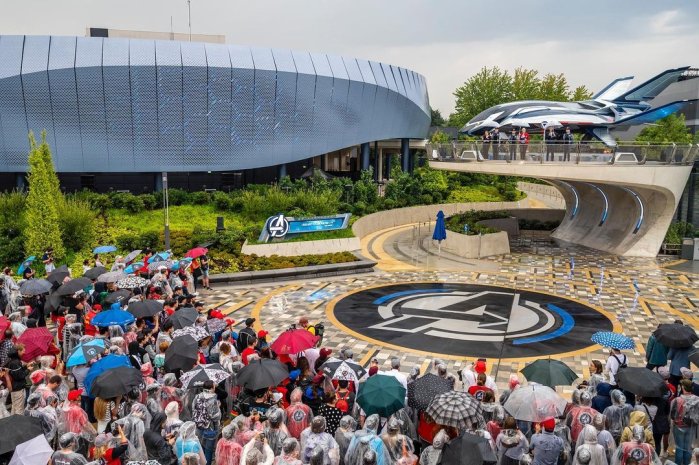 L'ouverture du Avengers Campus à DisneyLand Paris s'est déroulée sous la pluie entre applaudissements et tensions.