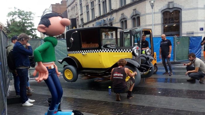 Demain, Gaston Lagaffe (enfin, sa statue) fera la circulation sur la Place Verte de Charleroi. Aïe, aïe, aïe !