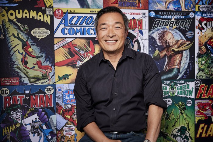 Jim Lee arrive en France.