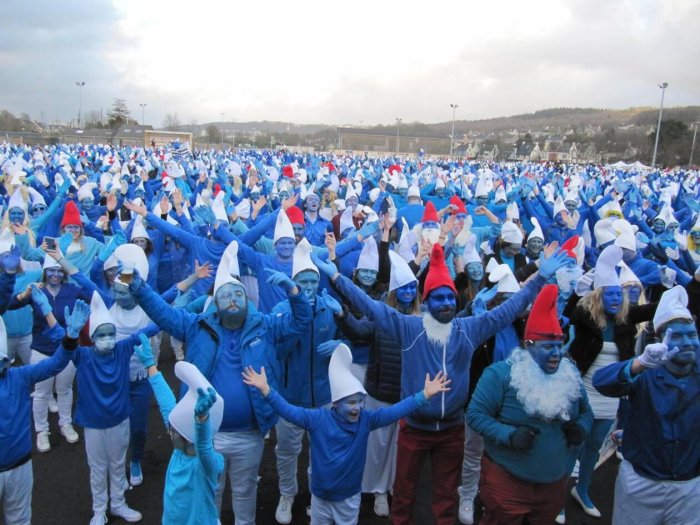 Landerneau en bleu : les Schtroumpfs à la conquête d'un nouveau record mondial !
