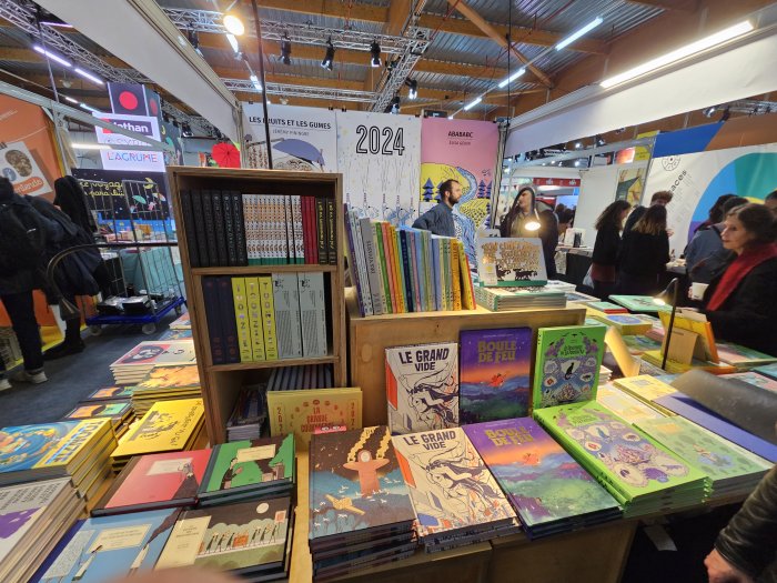 Salon du Livre Jeunesse de Montreuil : inauguration ratée, grève chez Bayard contre l'extrême-droite et Pépite BD pour « Hey, Jo ! » de Marzena Sowa et Geoffray Delinte