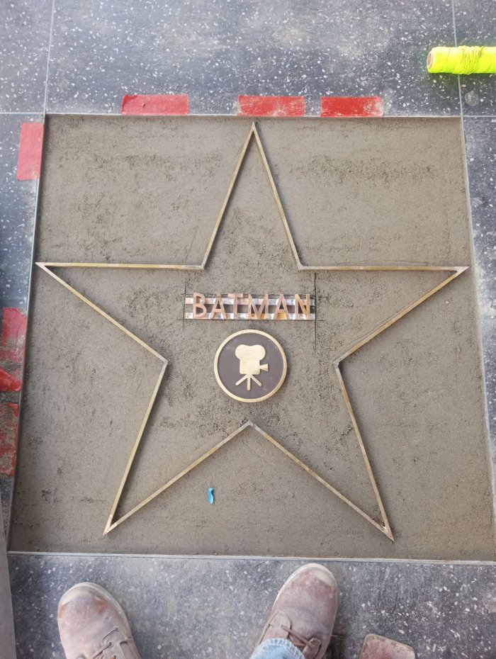 Batman, premier super-héros à obtenir son étoile sur Hollywood Boulevard