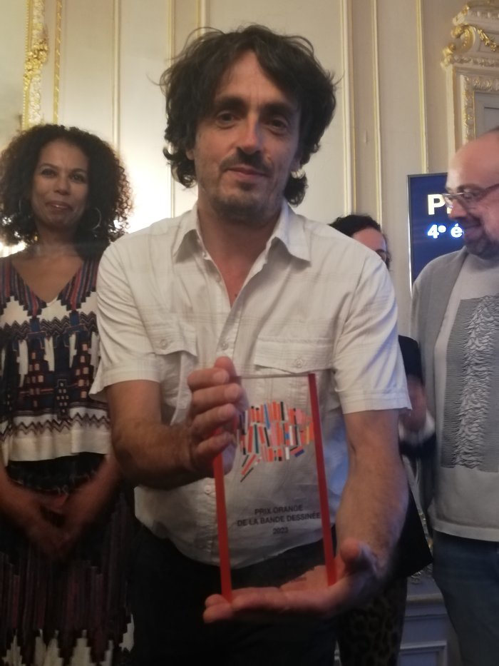 Prix Orange de la BD 2023 pour « Majnoun et Leïli – Chants d'oute-tombe » de Yann Damezin (La Boîte à bulles)