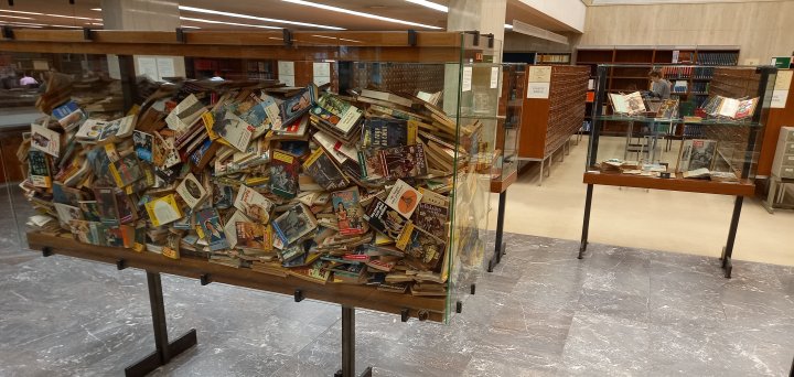 Pop-up expo : Petit et partout : poche, petits formats et blow books - Bruxelles