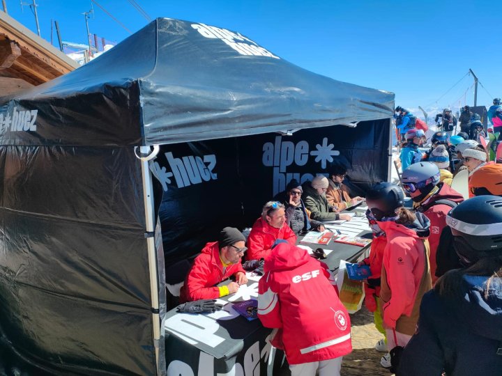 L'Alpe d'Huez (38) met à l'honneur Alexis Nesme et son Mickey pour l'Île aux Bulles 2023.