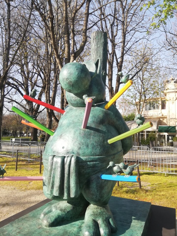 Vingt statues de bronze du Chat sur les Champs-Élysées !